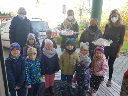 Děti v MŠ Hořany upekly svatomartinské rohlíčky pro seniory