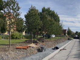 Obec pokračuje ve zvyšování bezpečnosti. U školy na Hořanech vzniká nový chodník